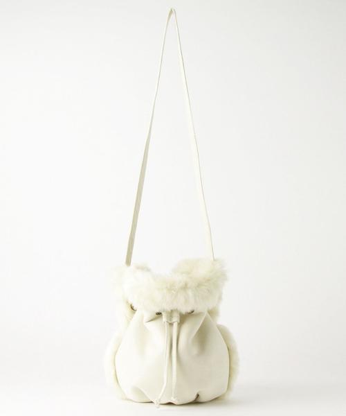 Another Edition（アナザーエディション）の「フェイクムートン巾着ショルダーバッグ/AE FK キンチャク SHLD（ショルダーバッグ・レディース・オフホワイト/グレー・フリー）」の9枚目の写真