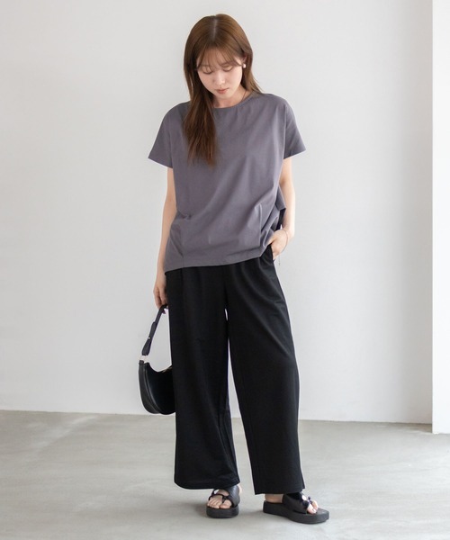 NAVY(ネイビー)の「NAVY SARARI 裾切替プルオーバー(Tシャツ/カットソー・レディース・チャコールグレー/グレイッシュベージュ/サックスブルー・L/M)」の7枚目の写真