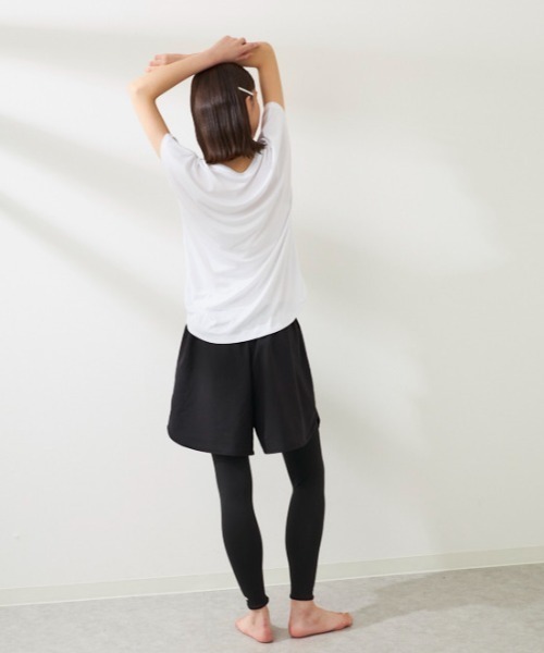 FILA（フィラ）の「マルチウェイ セットアップ 3点セット (ラッシュガード / フィットネスフェア)（ラッシュガード・レディース・ホワイト/ブラック/グレー・SMALL/MEDIUM/LARGE/X-LARGE/XX-LARGE/XXX-LARGE/XXXX-LARGE/XXXXX-LARGE）」の22枚目の写真