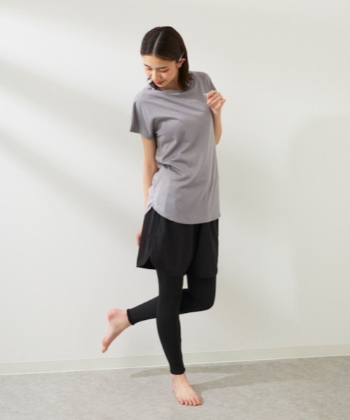 FILA（フィラ）の「マルチウェイ セットアップ 3点セット (ラッシュガード / フィットネスフェア)（ラッシュガード・レディース・ホワイト/ブラック/グレー・SMALL/MEDIUM/LARGE/X-LARGE/XX-LARGE/XXX-LARGE/XXXX-LARGE/XXXXX-LARGE）」の5枚目の写真