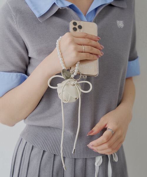 Chico（チコ）の「ローズモチーフ付きスマホストラップ（ベルト・レディース・ホワイト/ピンク/イエロー/ブラック・FREE）」の6枚目の写真