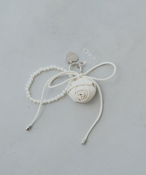 Chico（チコ）の「ローズモチーフ付きスマホストラップ（ベルト・レディース・ホワイト/ピンク/イエロー/ブラック・FREE）」の8枚目の写真