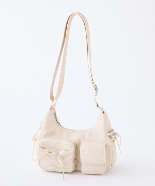 one after another NICE CLAUP（ワンアフターアナザーナイスクラップ）の「ドロストポケット付きショルダーバッグ/お気に入り登録2.4万/WEB限定商品（ショルダーバッグ・レディース・ベージュ/チャコールグレー/ダークブラウン/ピンク/ブラック・FREE）」の4枚目の写真