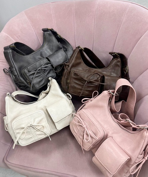 one after another NICE CLAUP（ワンアフターアナザーナイスクラップ）の「ドロストポケット付きショルダーバッグ/お気に入り登録2.4万/WEB限定商品（ショルダーバッグ・レディース・ベージュ/チャコールグレー/ダークブラウン/ピンク/ブラック・FREE）」の19枚目の写真