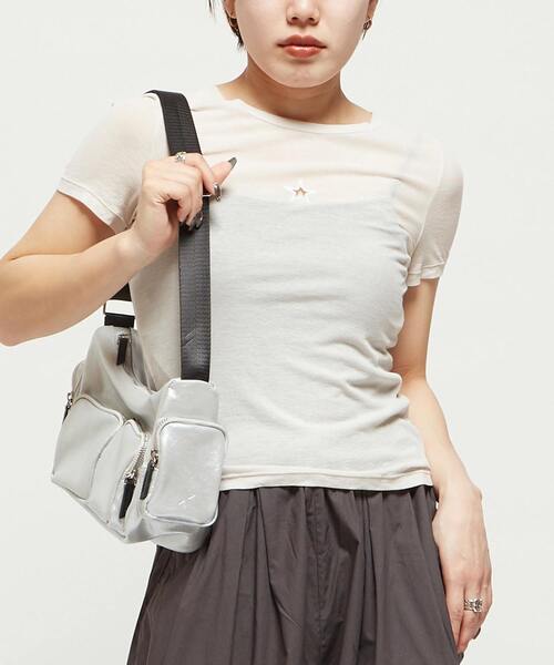 CONVERSE TOKYO(コンバーストウキョウ)の「STAR★ CUTTING SHEER TOP(Tシャツ/カットソー・レディース・オフホワイト/ブラック/ベージュ・FREE)」の2枚目の写真