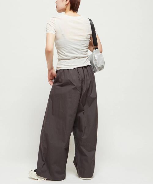 CONVERSE TOKYO(コンバーストウキョウ)の「STAR★ CUTTING SHEER TOP(Tシャツ/カットソー・レディース・オフホワイト/ブラック/ベージュ・FREE)」の16枚目の写真
