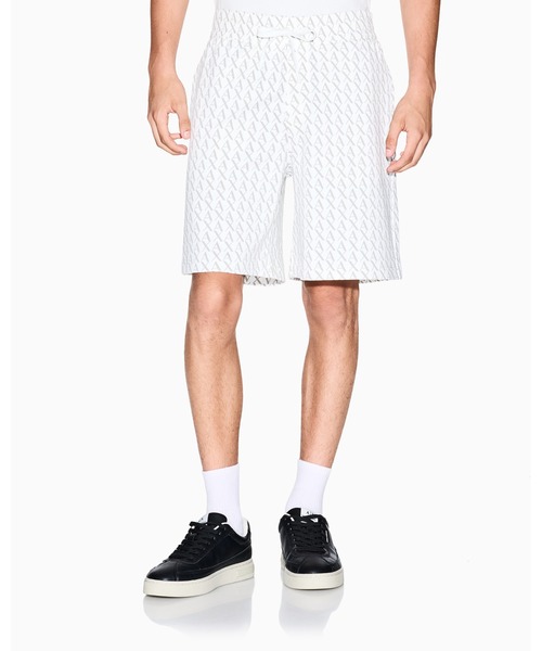 ARMANI EXCHANGE(アルマーニエクスチェンジ)の「【A|X アルマーニ エクスチェンジ】オールオーバーロゴ スウェットハーフパンツ(スウェットパンツ・メンズ・ホワイト/ブラック・LARGE/SMALL/MEDIUM/X-SMALL/X-LARGE)」の1枚目の写真
