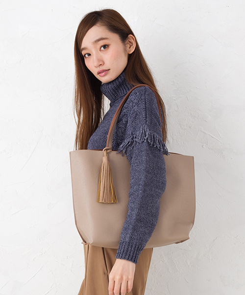 HITCH HIKE MARKET（ヒッチハイクマーケット）の「インサイドタッセルトートL（トートバッグ・レディース・ベージュ/ブラック/ピンク系その他/ブラウン/グレー・ONESIZE）」の3枚目の写真