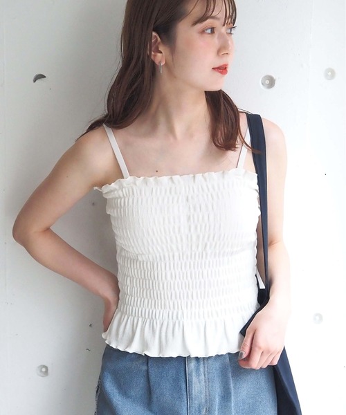 tiptop(ティップトップ)の「カップ付シャーリングキャミソール(キャミソール・レディース・ブラック/レッド/アイボリー・FREE)」の1枚目の写真