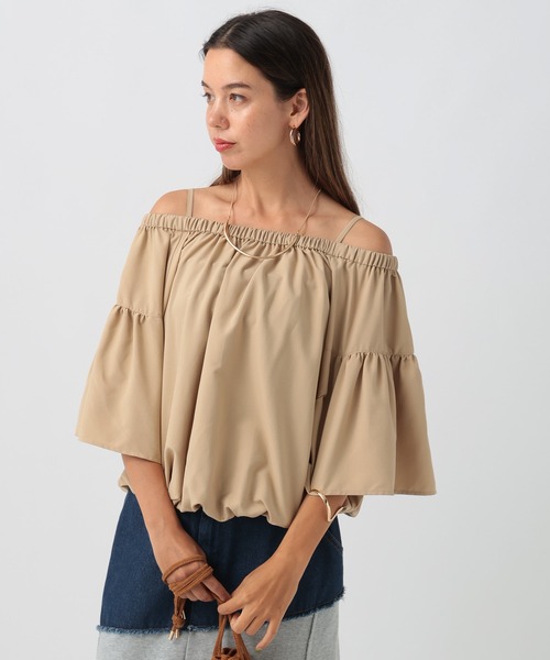 BAYFLOW(ベイフロー)の「オフショルダーブラウス(シャツ/ブラウス・レディース・ブラウン/オフホワイト/ベージュ・FREE)」の1枚目の写真