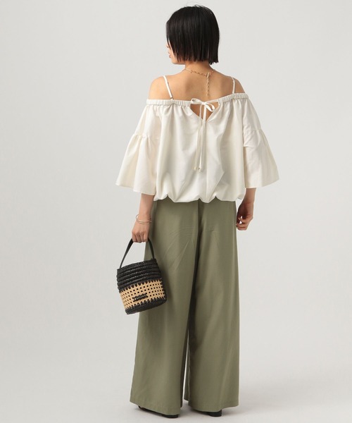 BAYFLOW(ベイフロー)の「オフショルダーブラウス(シャツ/ブラウス・レディース・ブラウン/オフホワイト/ベージュ・FREE)」の7枚目の写真