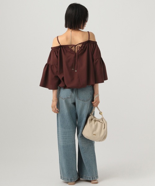 BAYFLOW(ベイフロー)の「オフショルダーブラウス(シャツ/ブラウス・レディース・ブラウン/オフホワイト/ベージュ・FREE)」の4枚目の写真
