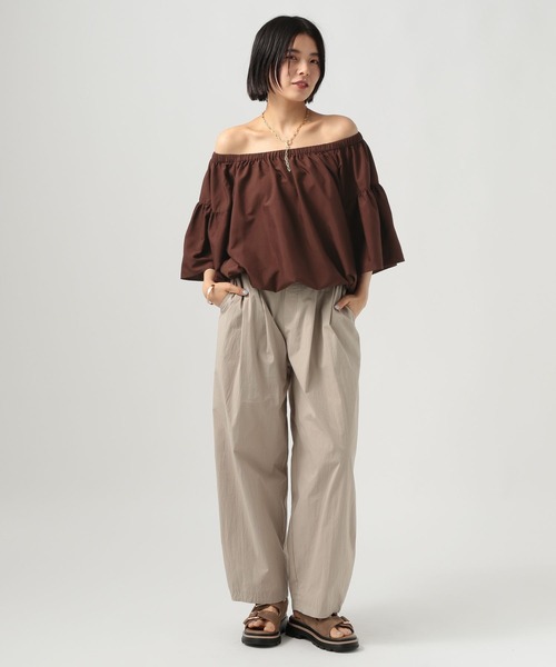 BAYFLOW(ベイフロー)の「オフショルダーブラウス(シャツ/ブラウス・レディース・ブラウン/オフホワイト/ベージュ・FREE)」の20枚目の写真