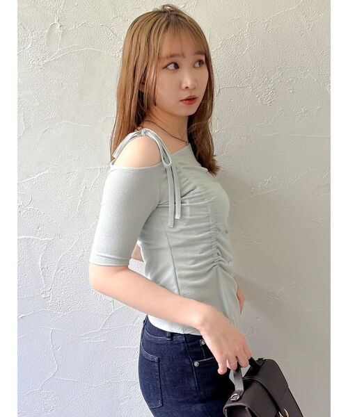 dazzlin（ダズリン）の「ワンショルギャザーカットトップス（Tシャツ/カットソー・レディース・オフホワイト/チャコールグレー/ブルー・FREE）」の5枚目の写真