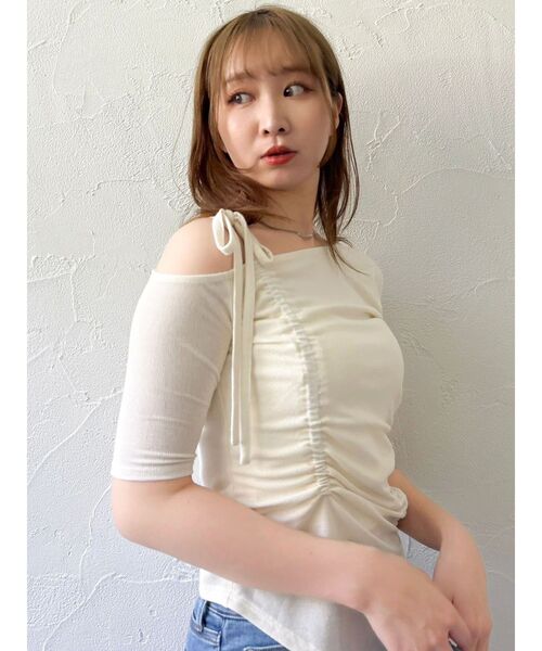 dazzlin（ダズリン）の「ワンショルギャザーカットトップス（Tシャツ/カットソー・レディース・オフホワイト/チャコールグレー/ブルー・FREE）」の12枚目の写真
