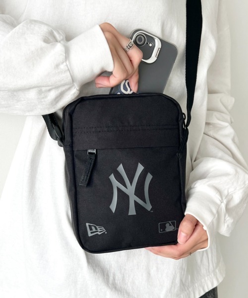 NEW ERA(ニューエラ)の「NEW ERA (ニューエラ)/MLB SIDE BAG/ワンポイント ロゴプリント スクエア ショルダーバッグ クロスバッグ ミニバッグ(ショルダーバッグ・レディース・ブラック・FREE)」の2枚目の写真