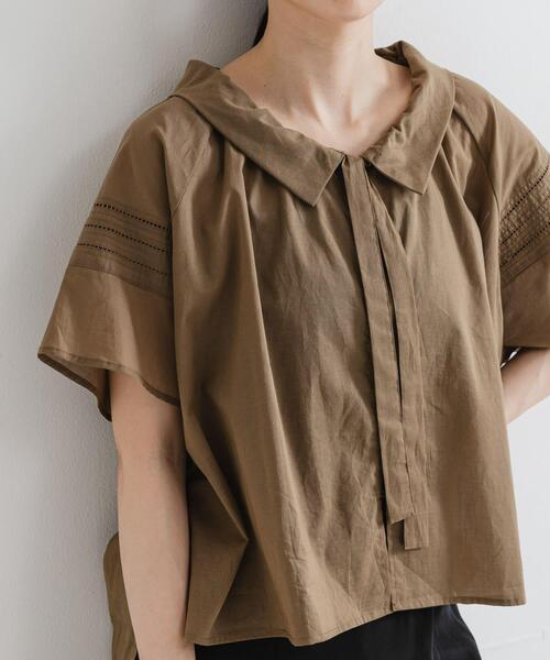 URBAN RESEARCH（アーバンリサーチ）の「ハーフスリーブフリルカラーブラウス（シャツ/ブラウス・レディース・オフホワイト/ブラック/グリーン系その他・FREE）」の3枚目の写真