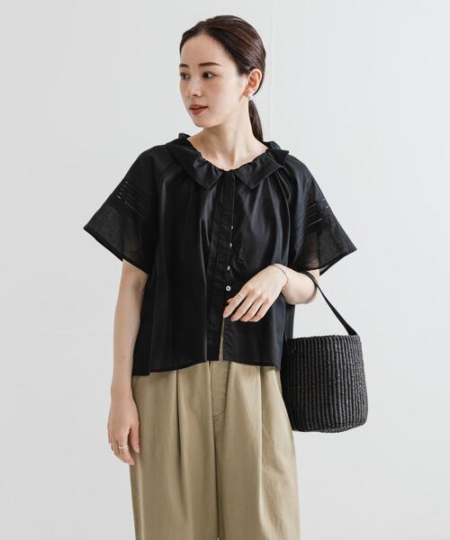 URBAN RESEARCH（アーバンリサーチ）の「ハーフスリーブフリルカラーブラウス（シャツ/ブラウス・レディース・オフホワイト/ブラック/グリーン系その他・FREE）」の2枚目の写真