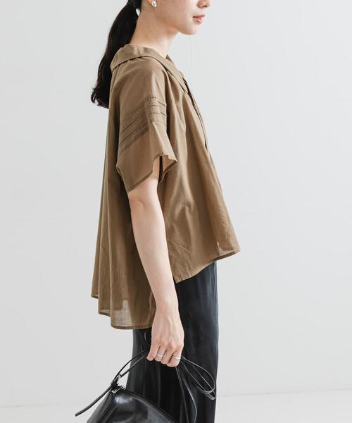 URBAN RESEARCH（アーバンリサーチ）の「ハーフスリーブフリルカラーブラウス（シャツ/ブラウス・レディース・オフホワイト/ブラック/グリーン系その他・FREE）」の9枚目の写真