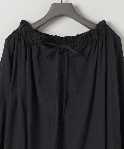 eL（エル）の「【eL】Off Shoulder Volume Blouse/593298（シャツ/ブラウス・レディース・ブラック/オフホワイト・FREE）」の4枚目の写真