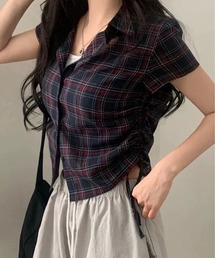 AsheKsha（アシクシャ）の「脇にギャザーが入ったウエスト絞りショート丈シフォンチェックシャツ（Tシャツ/カットソー）」