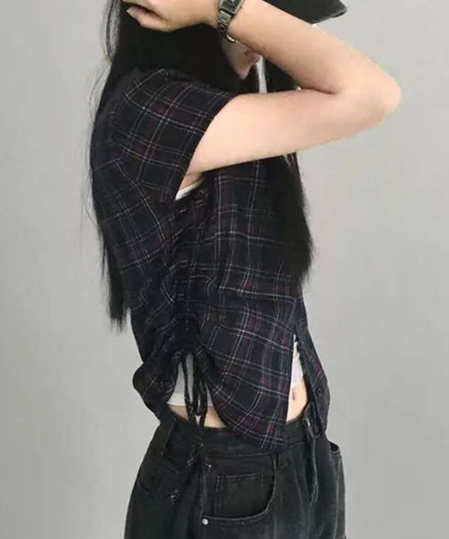 AsheKsha(アシクシャ)の「脇にギャザーが入ったウエスト絞りショート丈シフォンチェックシャツ(Tシャツ/カットソー・レディース・ブラック/ダークグレー・S/M)」の5枚目の写真