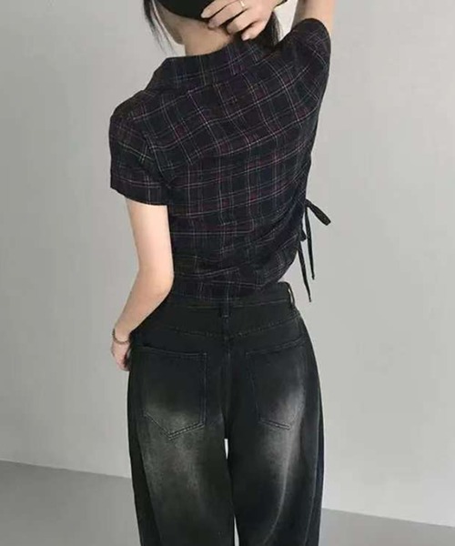 AsheKsha(アシクシャ)の「脇にギャザーが入ったウエスト絞りショート丈シフォンチェックシャツ(Tシャツ/カットソー・レディース・ブラック/ダークグレー・S/M)」の7枚目の写真