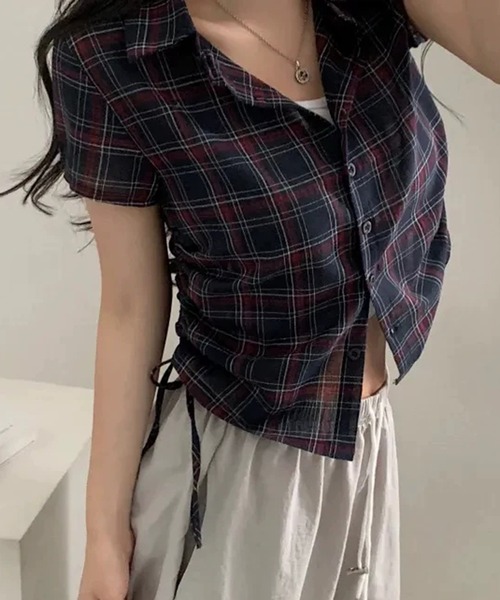 AsheKsha(アシクシャ)の「脇にギャザーが入ったウエスト絞りショート丈シフォンチェックシャツ(Tシャツ/カットソー・レディース・ブラック/ダークグレー・S/M)」の12枚目の写真