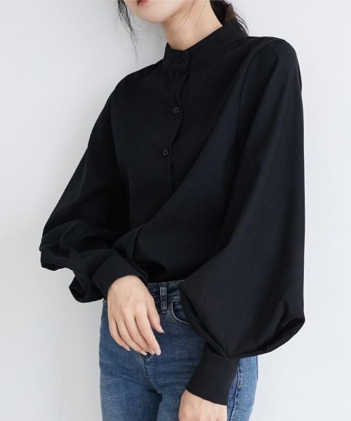 cammie（キャミー）の「立ち襟袖ボリュームタックシャツ（シャツ/ブラウス・レディース・ホワイト/ブルー/ライトベージュ/ブラック・LARGE/MEDIUM）」の2枚目の写真