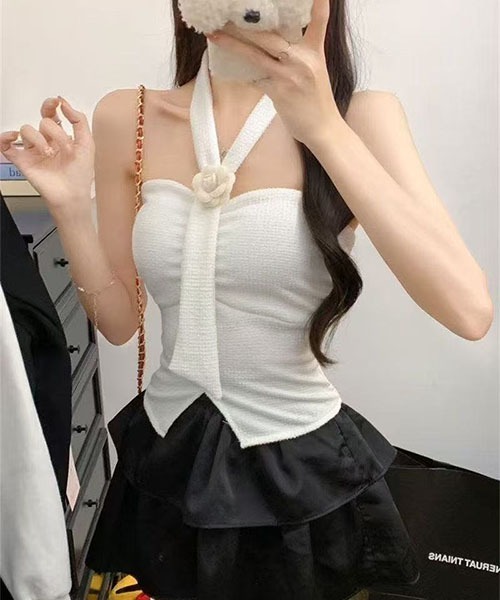 gossip!ロサンゼルス(ゴシップロサンゼルス)の「ツイード調 立体花飾り ハルターネックビスチェ コルセット風トップス レディース ノースリーブ 3 カラー(キャミソール・レディース・ホワイト/ブルー/ブラック・FREE)」の8枚目の写真