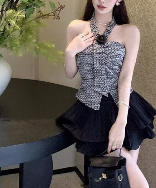 gossip!ロサンゼルス(ゴシップロサンゼルス)の「ツイード調 立体花飾り ハルターネックビスチェ コルセット風トップス レディース ノースリーブ 3 カラー(キャミソール・レディース・ホワイト/ブルー/ブラック・FREE)」の5枚目の写真