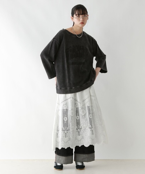 RAGEBLUE（レイジブルー）の「カレッジロゴ刺繍ピグメントプルオーバー（スウェット・レディース・ベージュ/ブラック・FREE）」の3枚目の写真