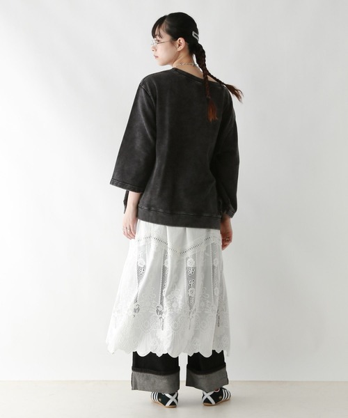 RAGEBLUE（レイジブルー）の「カレッジロゴ刺繍ピグメントプルオーバー（スウェット・レディース・ベージュ/ブラック・FREE）」の5枚目の写真