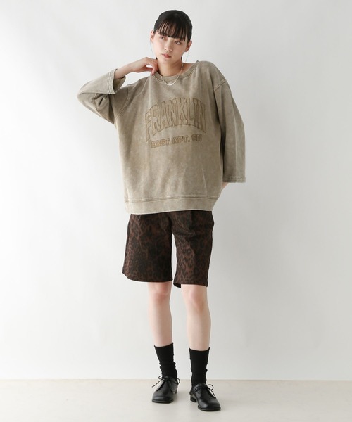 RAGEBLUE（レイジブルー）の「カレッジロゴ刺繍ピグメントプルオーバー（スウェット・レディース・ベージュ/ブラック・FREE）」の7枚目の写真