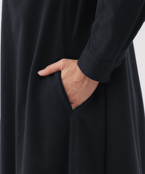 無印良品（ムジルシリョウヒン）の「婦人　両面起毛フランネルスタンドカラー長袖ワンピース（ワンピース・レディース・ダークネイビー/ベージュ/グレー系/ダークグリーン・XL/L/M/S）」の18枚目の写真