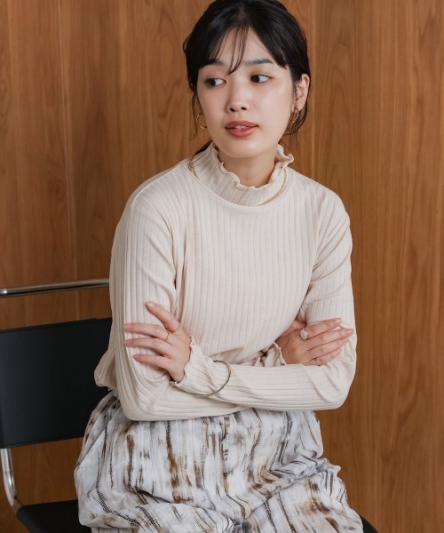 Bou Jeloud（ブージュルード）の「長袖タートルカットソー（Tシャツ/カットソー・レディース・アイボリー/ブラック/グレイッシュベージュ/レッド/グリーン/ブルー・L/M）」の2枚目の写真