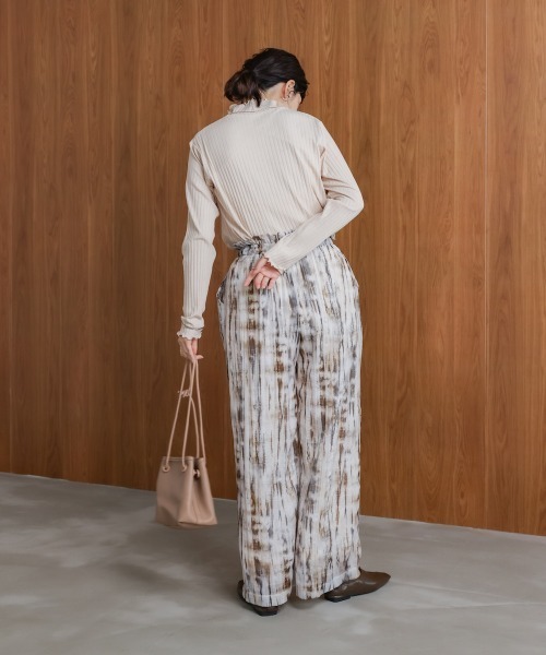 Bou Jeloud（ブージュルード）の「長袖タートルカットソー（Tシャツ/カットソー・レディース・アイボリー/ブラック/グレイッシュベージュ/レッド/グリーン/ブルー・L/M）」の17枚目の写真