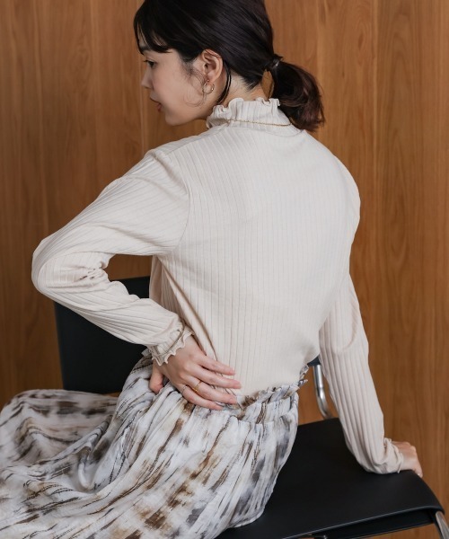 Bou Jeloud（ブージュルード）の「長袖タートルカットソー（Tシャツ/カットソー・レディース・アイボリー/ブラック/グレイッシュベージュ/レッド/グリーン/ブルー・L/M）」の18枚目の写真