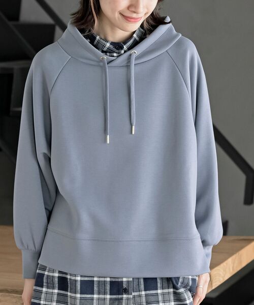 rps（アールピーエス）の「レイヤーネックラグランスリーブプルオーバー（スウェット・レディース・アイボリー/チャコールグレー/グレイッシュブルー/モカ・フリー）」の4枚目の写真