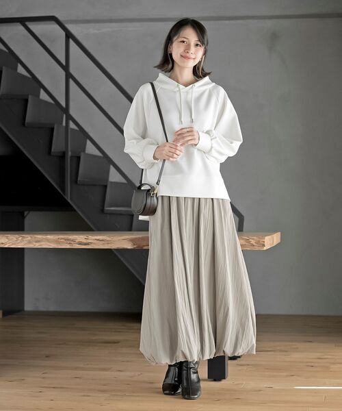 rps（アールピーエス）の「レイヤーネックラグランスリーブプルオーバー（スウェット・レディース・アイボリー/チャコールグレー/グレイッシュブルー/モカ・フリー）」の5枚目の写真