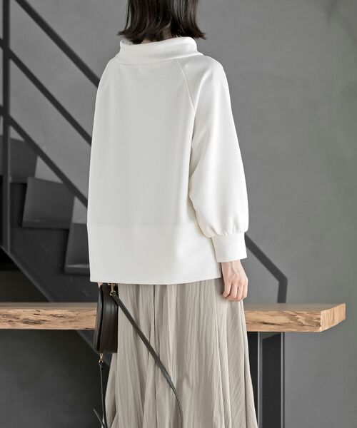 rps（アールピーエス）の「レイヤーネックラグランスリーブプルオーバー（スウェット・レディース・アイボリー/チャコールグレー/グレイッシュブルー/モカ・フリー）」の7枚目の写真