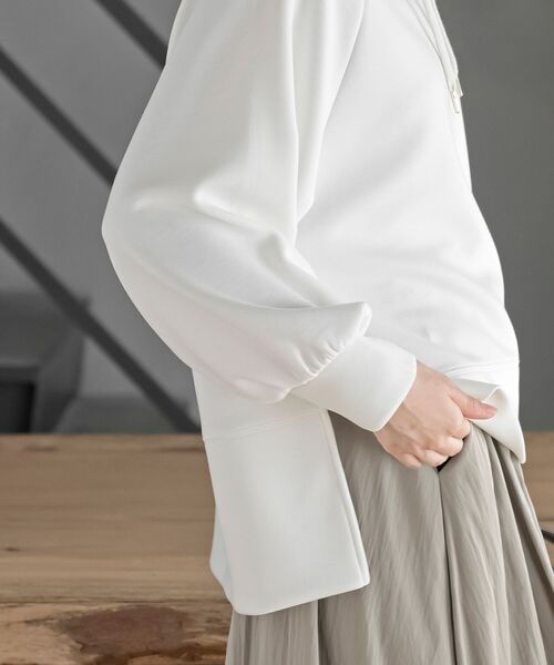 rps（アールピーエス）の「レイヤーネックラグランスリーブプルオーバー（スウェット・レディース・アイボリー/チャコールグレー/グレイッシュブルー/モカ・フリー）」の12枚目の写真