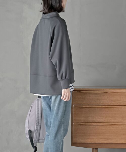 rps（アールピーエス）の「レイヤーネックラグランスリーブプルオーバー（スウェット・レディース・アイボリー/チャコールグレー/グレイッシュブルー/モカ・フリー）」の15枚目の写真