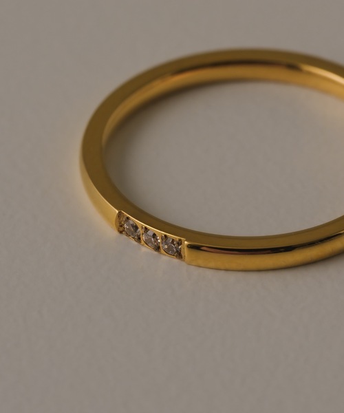 muku(ムク)の「RING/TRIPLE ZIRCONIA(リング・レディース・ゴールド/シルバー・11)」の2枚目の写真