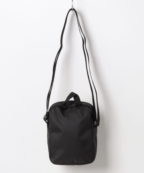 PUMA（プーマ）の「《PUMA》PUMA BUZZ ﾎﾟｰﾀﾌﾞﾙ（ショルダーバッグ・レディース・ピンク/ブラック/ネイビー・フリー）」の5枚目の写真