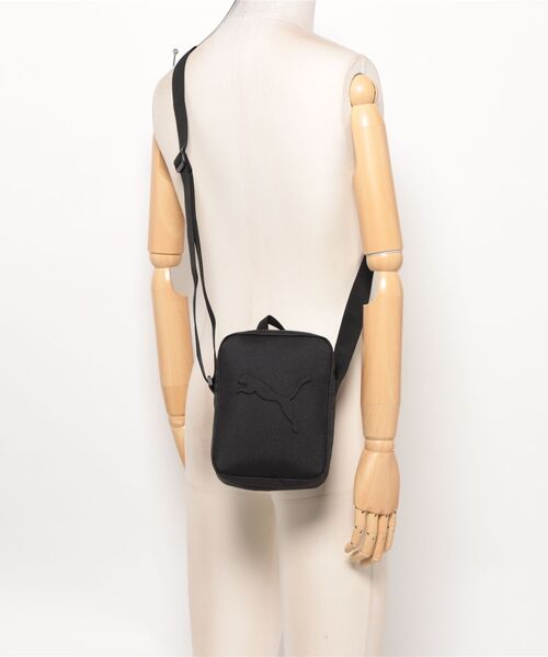 PUMA（プーマ）の「《PUMA》PUMA BUZZ ﾎﾟｰﾀﾌﾞﾙ（ショルダーバッグ・レディース・ピンク/ブラック/ネイビー・フリー）」の4枚目の写真