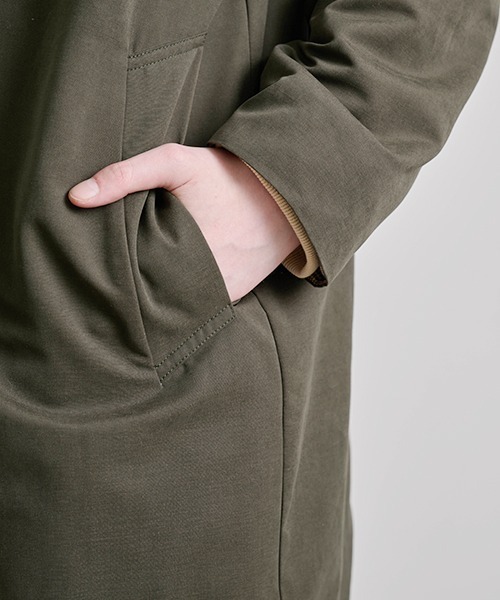 Revo.（レボ）の「Revo. コーデュロイ襟 ポリピーチツイル リバーシブル ステンカラーコート（ステンカラーコート・メンズ・ブラック/オリーブ/アイボリー・2/1）」の12枚目の写真