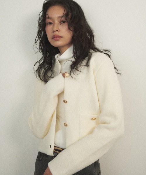 Shelly island（シェリーアイランド）の「ゴールドボタンニットカーディガン（カーディガン/ボレロ・レディース・ホワイト/グレー/ブラック・FREE）」の2枚目の写真