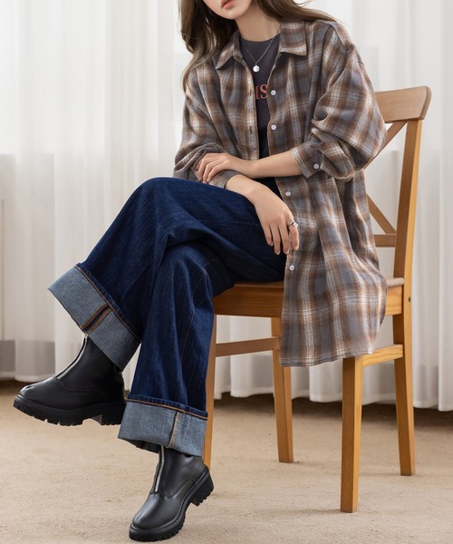 DAY CLOSET（デイ クローゼット）の「【2WAY/羽織ったり巻いたり】長袖グラデーションチェック柄オーバーサイズ×ドロップショルダーシャツ レディース（シャツ/ブラウス・レディース・ブラウン/ブラック・FREE）」の20枚目の写真