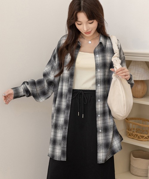 DAY CLOSET（デイ クローゼット）の「【2WAY/羽織ったり巻いたり】長袖グラデーションチェック柄オーバーサイズ×ドロップショルダーシャツ レディース（シャツ/ブラウス・レディース・ブラウン/ブラック・FREE）」の10枚目の写真